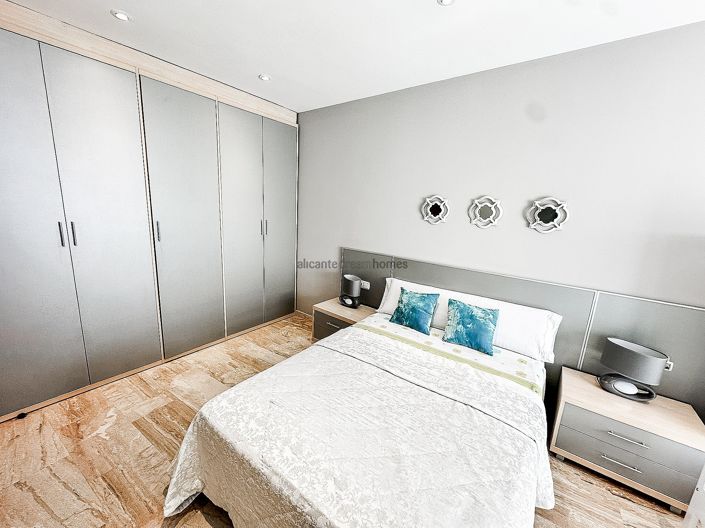 Image No.31-5 Bed Townhouse for sale