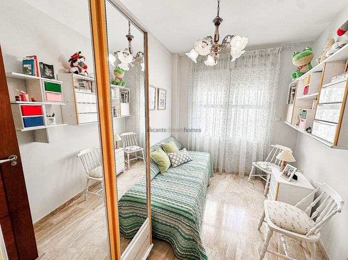 Image No.33-5 Bed Townhouse for sale