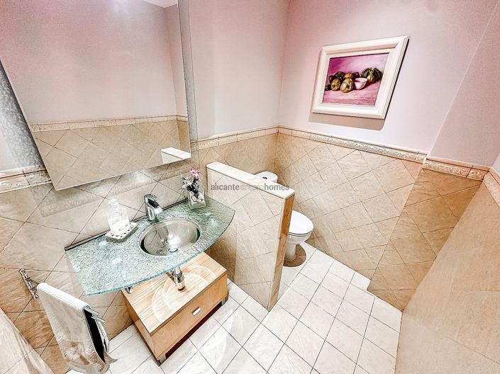 Image No.34-5 Bed Townhouse for sale