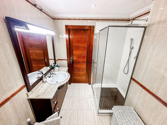 Image No.36-5 Bed Townhouse for sale