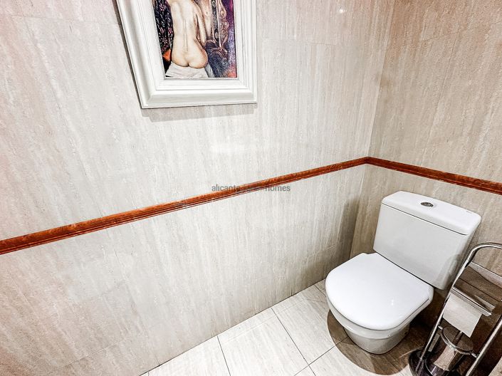 Image No.37-5 Bed Townhouse for sale