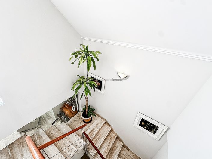 Image No.38-5 Bed Townhouse for sale