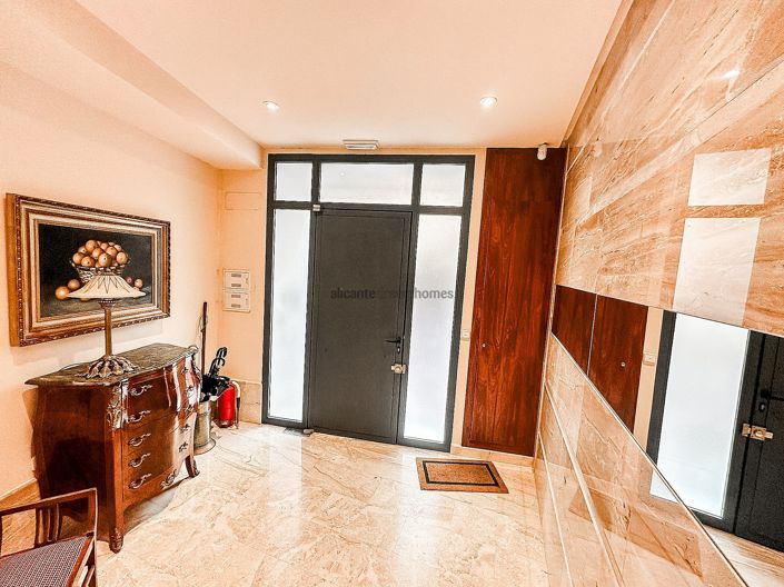 Image No.4-5 Bed Townhouse for sale