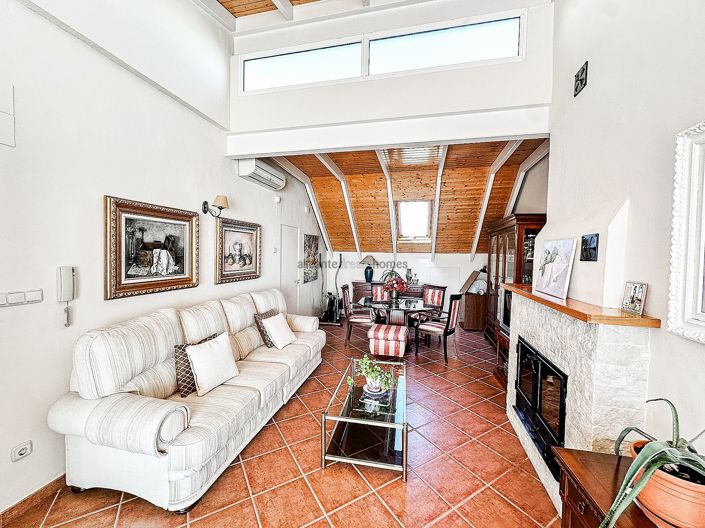 Image No.45-5 Bed Townhouse for sale