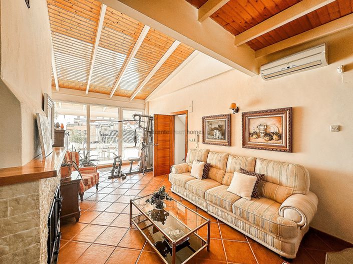 Image No.47-5 Bed Townhouse for sale