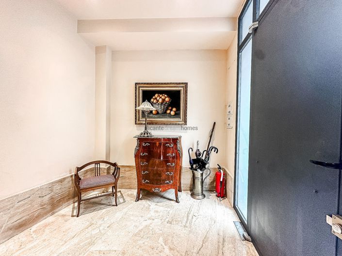 Image No.5-5 Bed Townhouse for sale