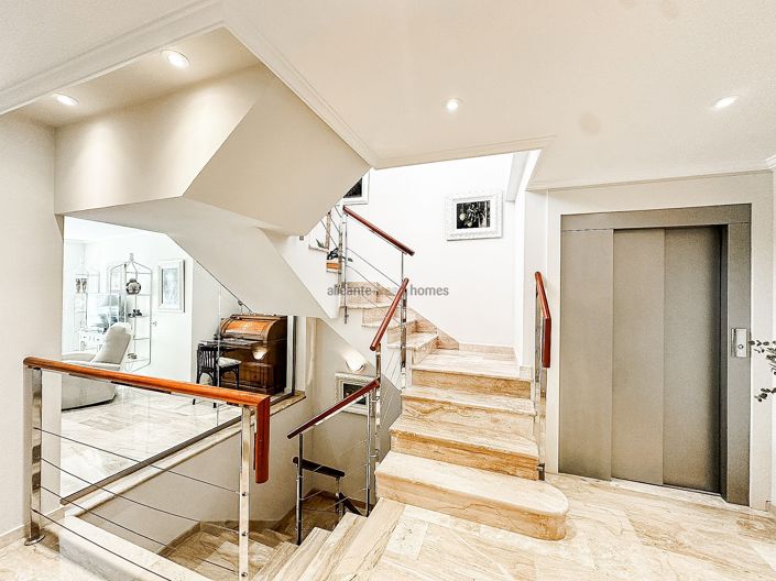 Image No.6-5 Bed Townhouse for sale