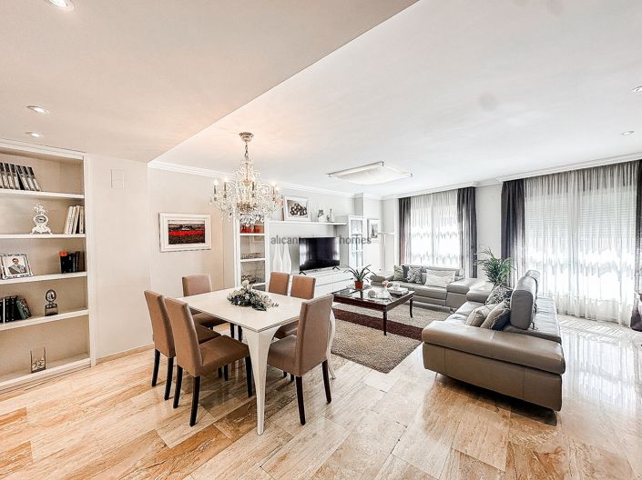 Image No.7-5 Bed Townhouse for sale