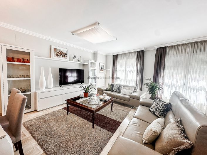 Image No.9-5 Bed Townhouse for sale