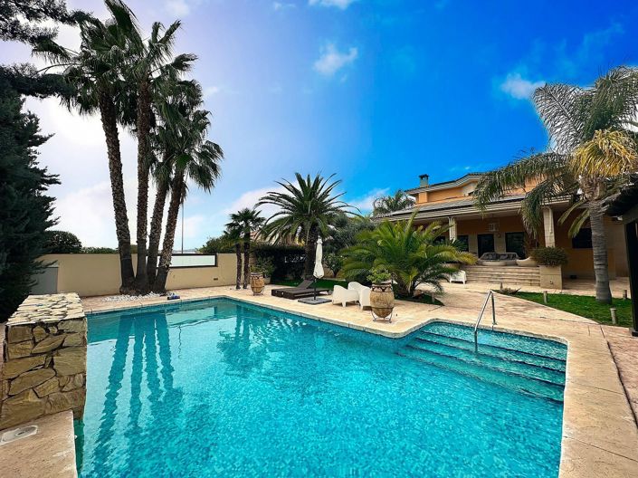 Image No.2-5 Bed Villa for sale