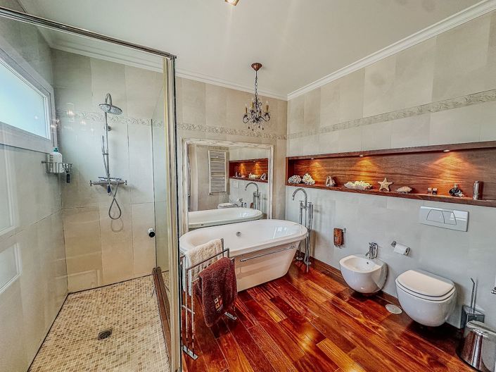 Image No.41-5 Bed Villa for sale