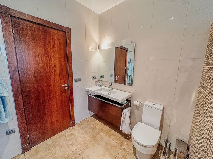 Image No.46-5 Bed Villa for sale