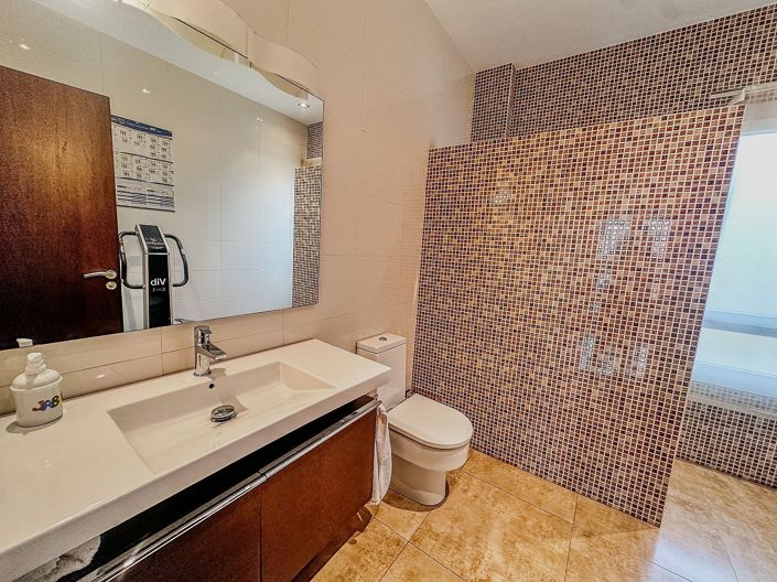 Image No.47-5 Bed Villa for sale