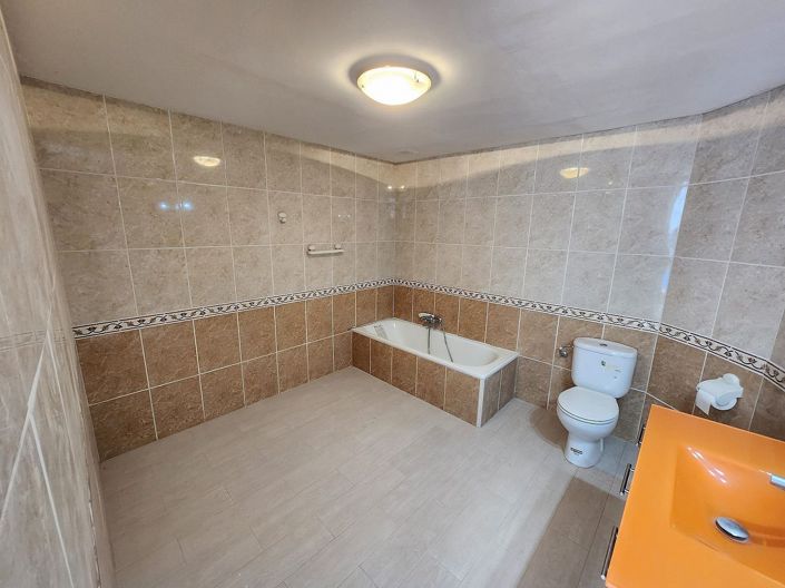 Image No.10-5 Bed Townhouse for sale