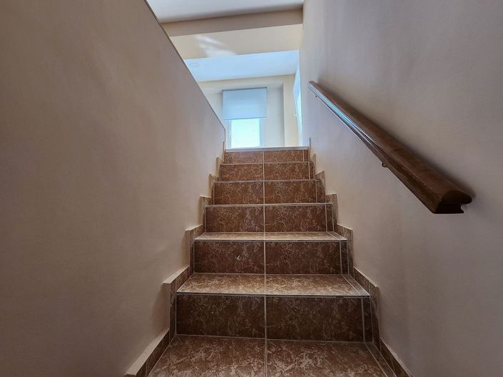 Image No.11-5 Bed Townhouse for sale