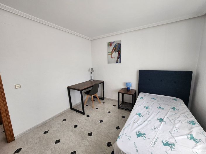 Image No.12-5 Bed Townhouse for sale