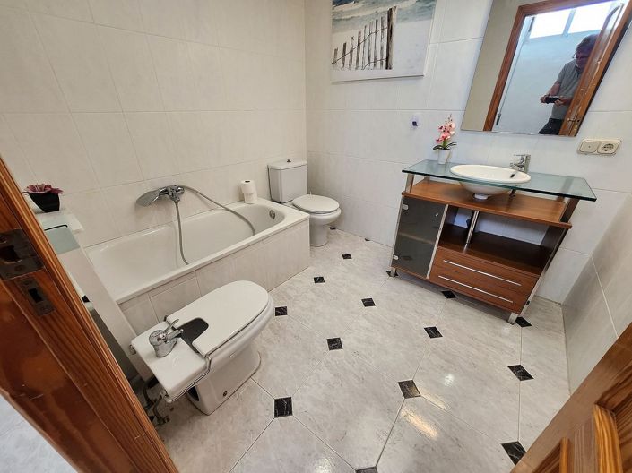 Image No.14-5 Bed Townhouse for sale