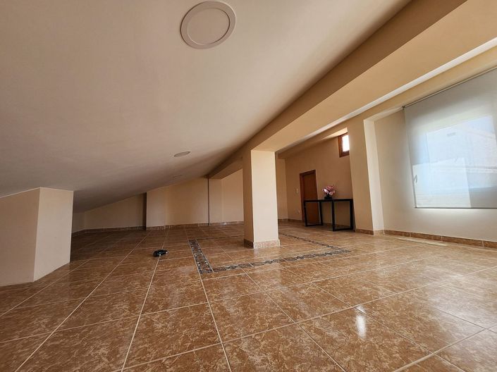 Image No.15-5 Bed Townhouse for sale