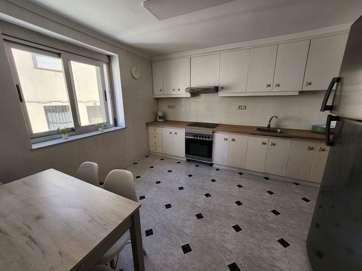 Image No.16-5 Bed Townhouse for sale