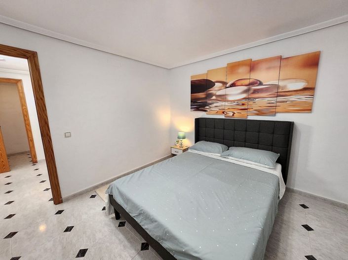 Image No.17-5 Bed Townhouse for sale