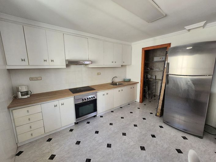 Image No.21-5 Bed Townhouse for sale