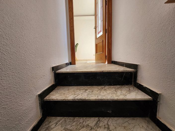 Image No.24-5 Bed Townhouse for sale