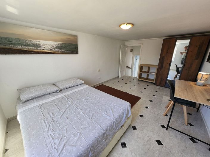 Image No.27-5 Bed Townhouse for sale