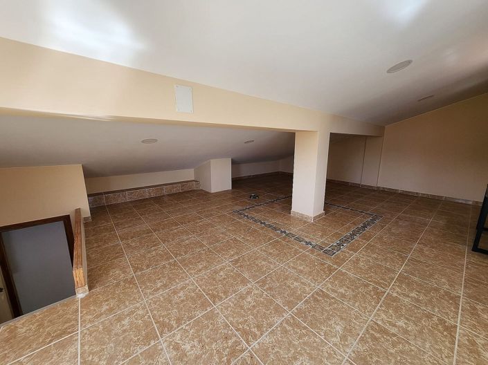 Image No.33-5 Bed Townhouse for sale