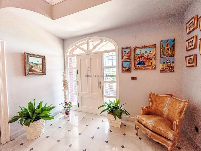 Image No.26-6 Bed Villa for sale