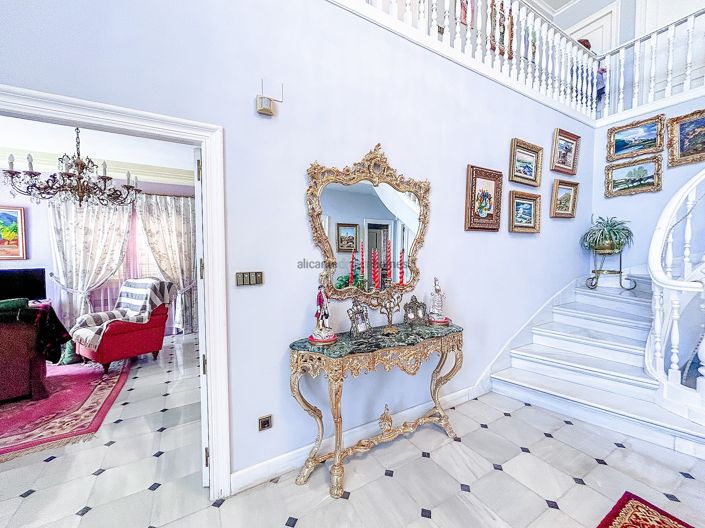 Image No.28-6 Bed Villa for sale