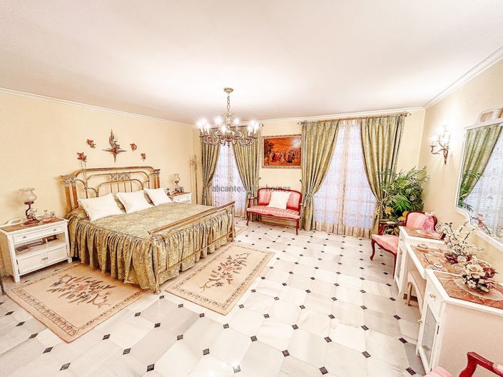 Image No.29-6 Bed Villa for sale