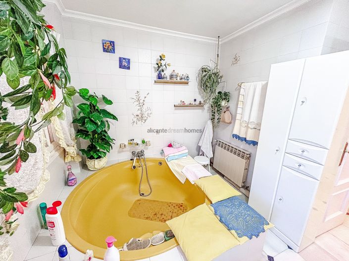 Image No.34-6 Bed Villa for sale