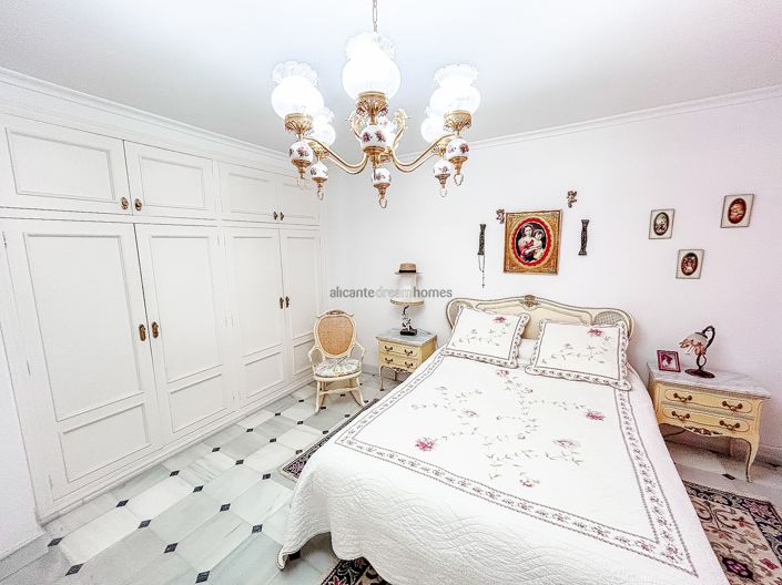 Image No.37-6 Bed Villa for sale