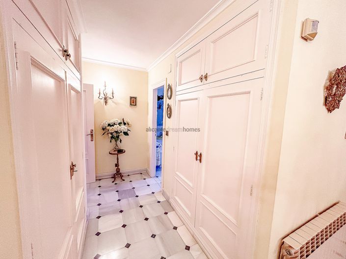 Image No.43-6 Bed Villa for sale