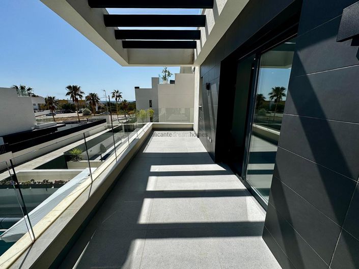 Image No.34-3 Bed Villa for sale