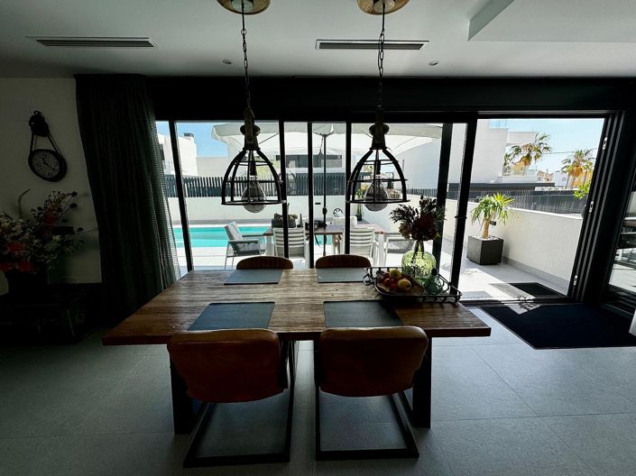 Image No.5-3 Bed Villa for sale