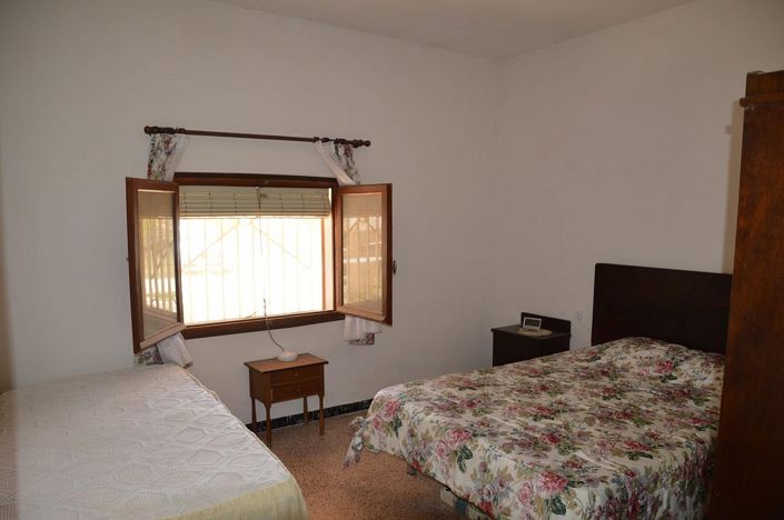 Image No.25-4 Bed House for sale