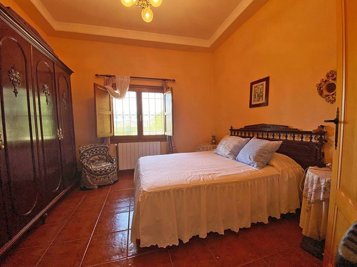 Image No.14-4 Bed Country House for sale