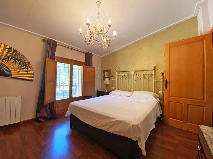 Image No.15-4 Bed Country House for sale