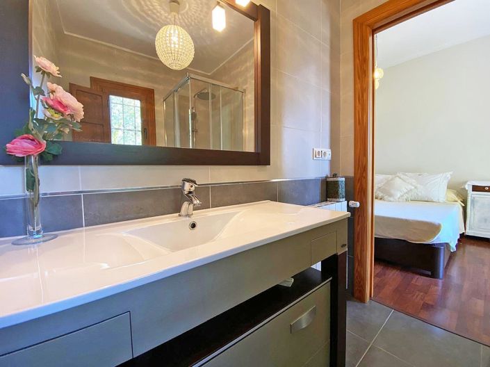Image No.25-4 Bed Country House for sale