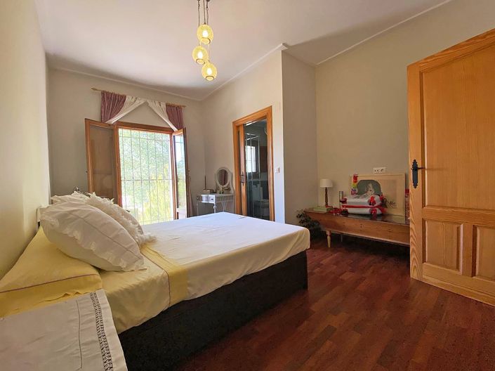 Image No.29-4 Bed Country House for sale