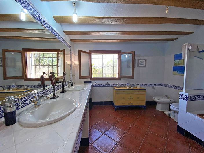 Image No.6-4 Bed Country House for sale