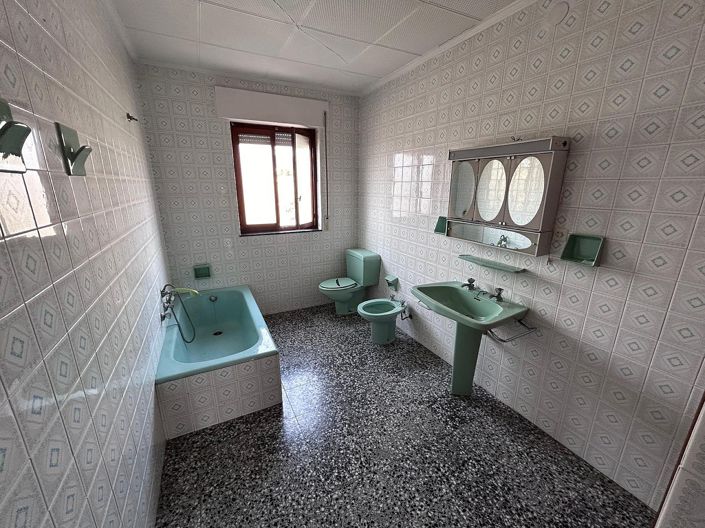 Image No.35-6 Bed Villa for sale