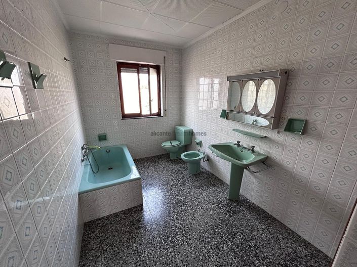 Image No.35-6 Bed Villa for sale