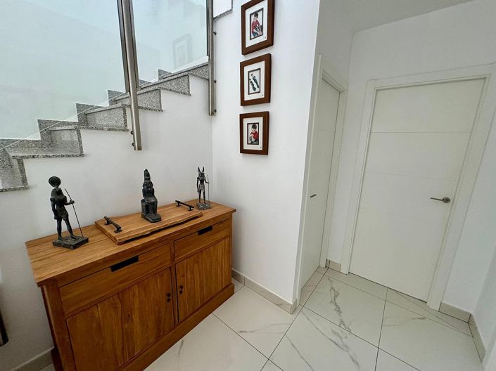 Image No.40-5 Bed Villa for sale