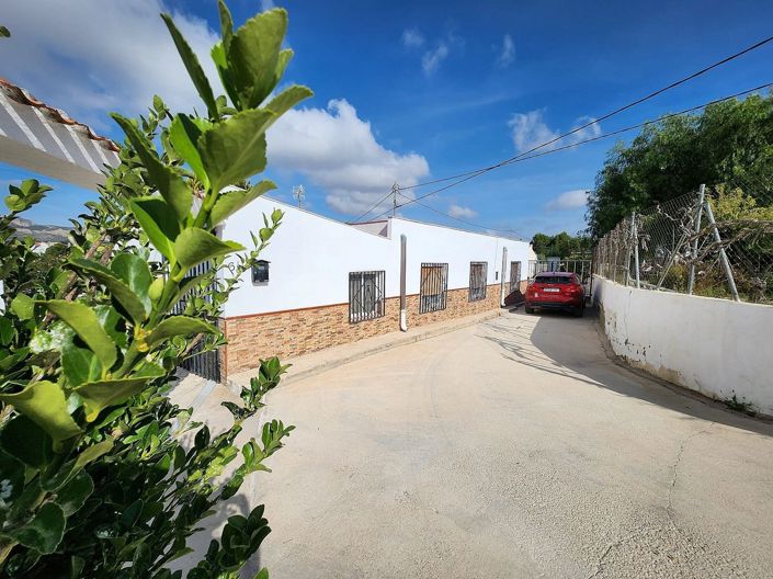 Image No.1-4 Bed Villa for sale