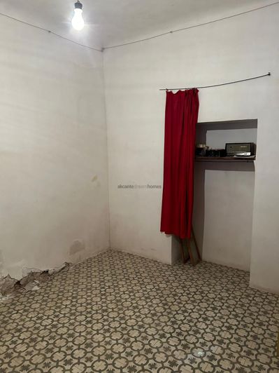 Image No.4-4 Bed Townhouse for sale