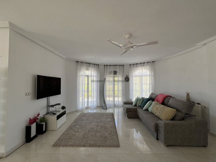 Image No.3-4 Bed Villa for sale