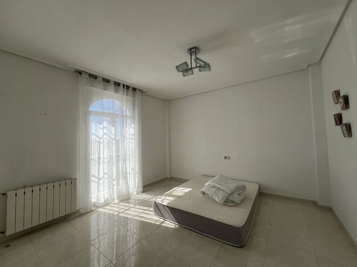 Image No.8-4 Bed Villa for sale