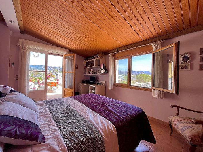 Image No.12-4 Bed Townhouse for sale